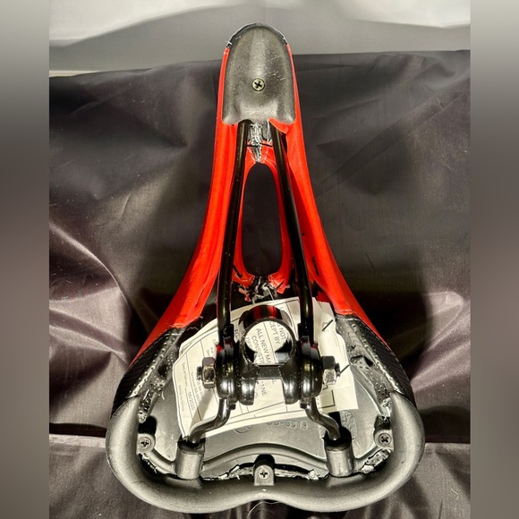 Schwinn/TINGBO/Bowflex STYLE Non Branded Bike Saddle Replacement DD-6619 Red•Blk - Picture 7 of 9